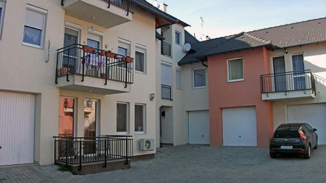 Apartament Bettina47 Apartman Hajdúszoboszló Zewnętrze zdjęcie